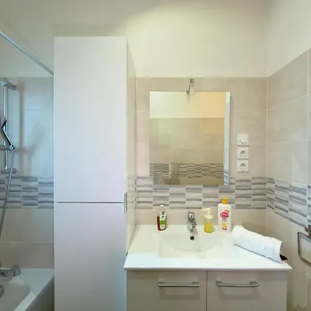 Διαμέρισμα My House 8, Familiale -climatisation-metro *